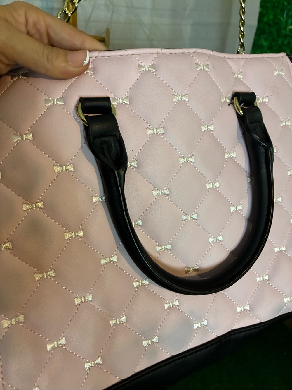 #180 Betsey Johnson Pink Quilted Bow Crossbody Bag Gold Chain - Picture 9 of 10